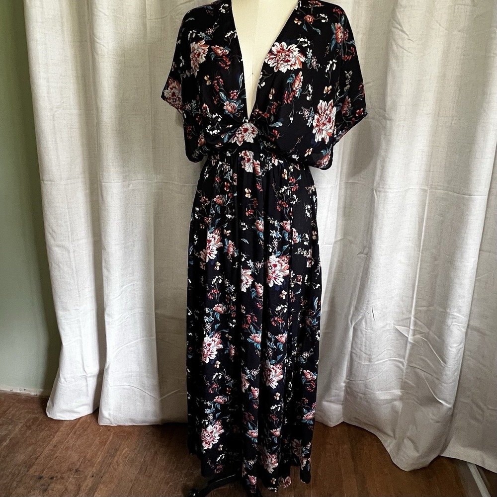 Showpo Dark Floral Maxi Dress Flowy Long Witchy Boho Size 6 Deep Slits